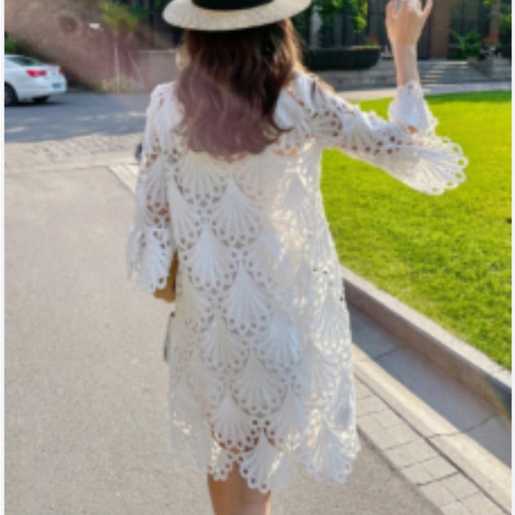 guipure lace dress with a large pattern White Eyelet - Picture 4 of 11